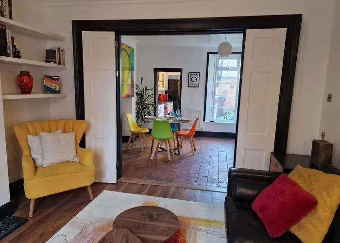No.2 Boutique Art Townhouse 